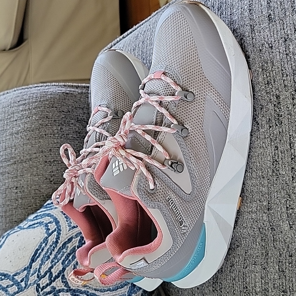 Columbia Facet Sneakers (women's size 8)